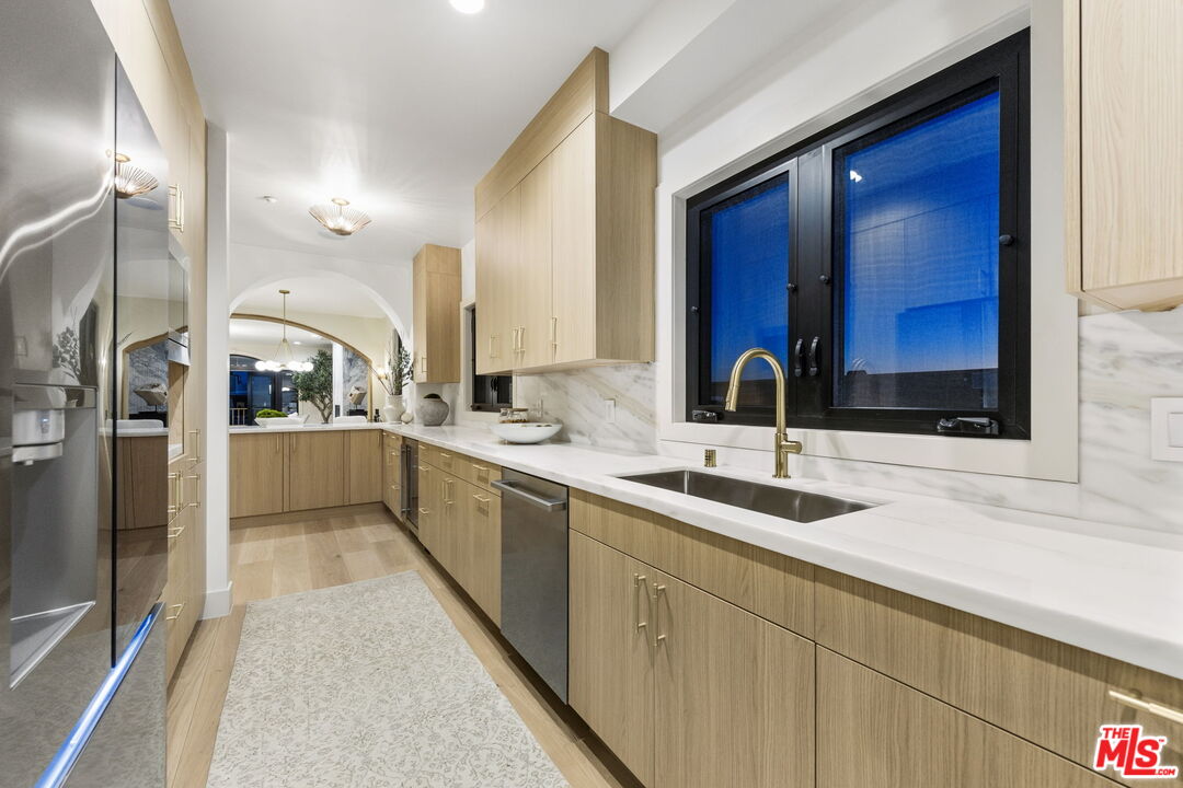 11923 Gorham Ave Unit: 101