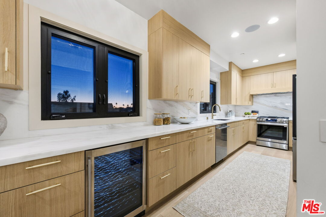 11923 Gorham Ave Unit: 101