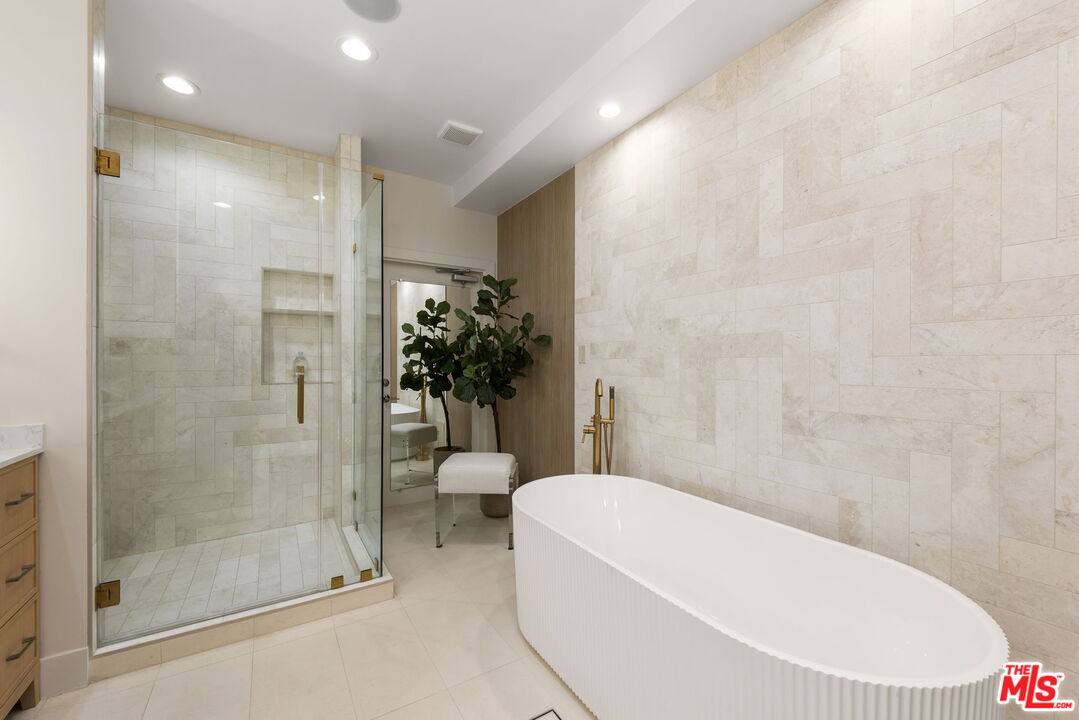 11923 Gorham Ave Unit: 101