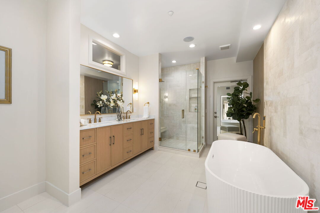 11923 Gorham Ave Unit: 101