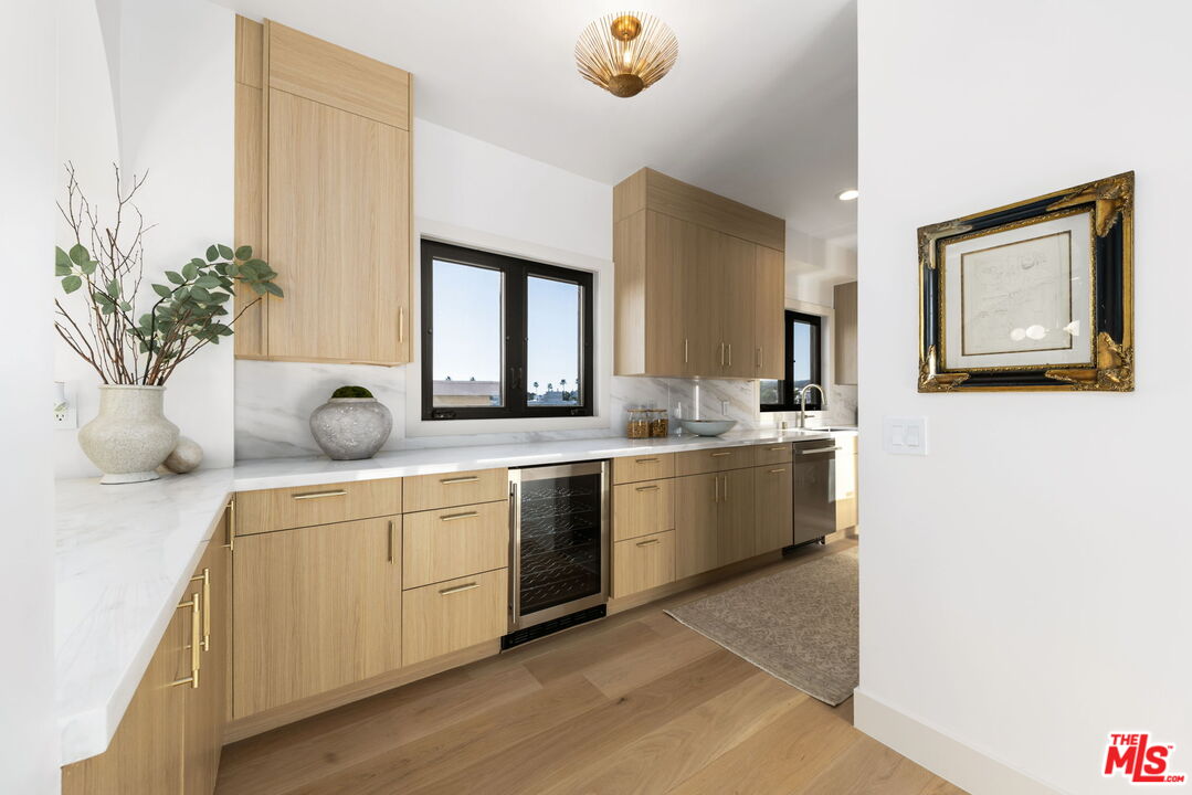 11923 Gorham Ave Unit: 101