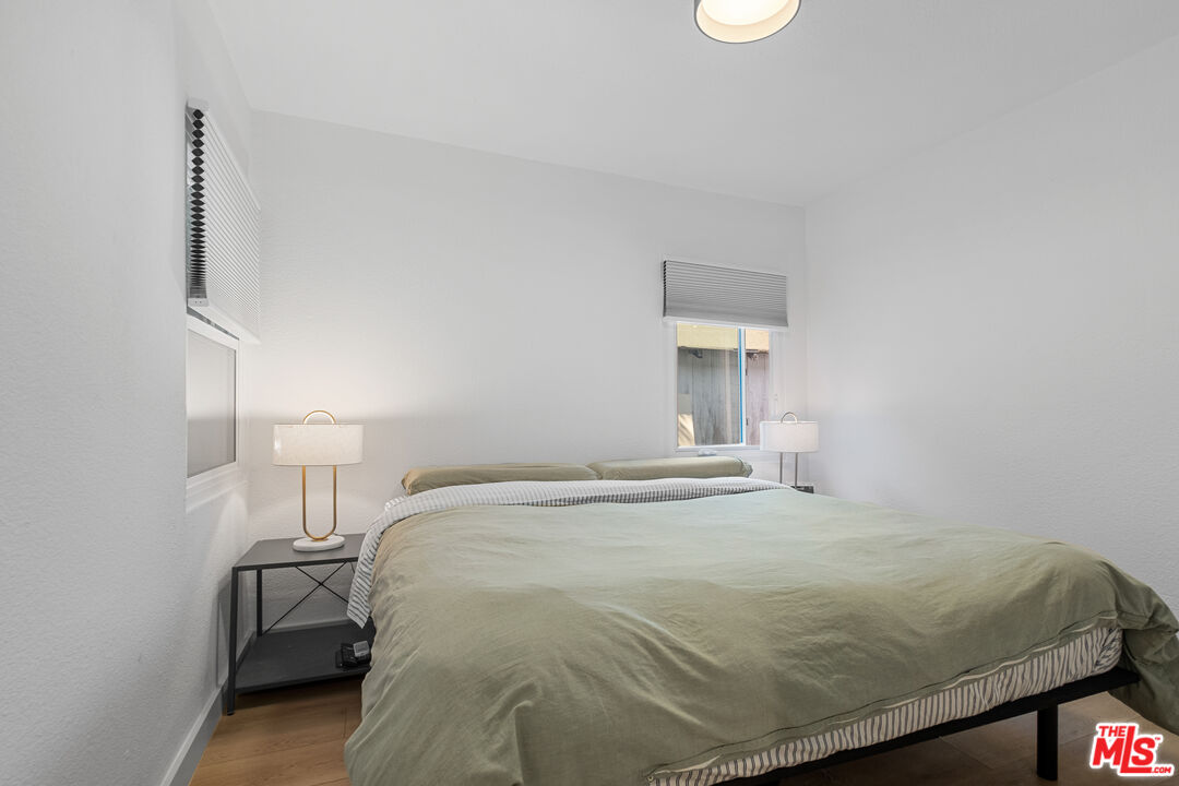 2422 W 30th St Unit: 2422