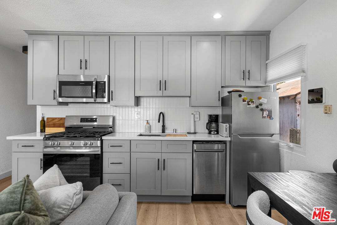 2422 W 30th St Unit: 2422