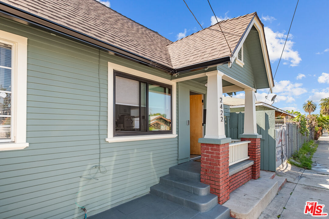 2422 W 30th St Unit: 2422