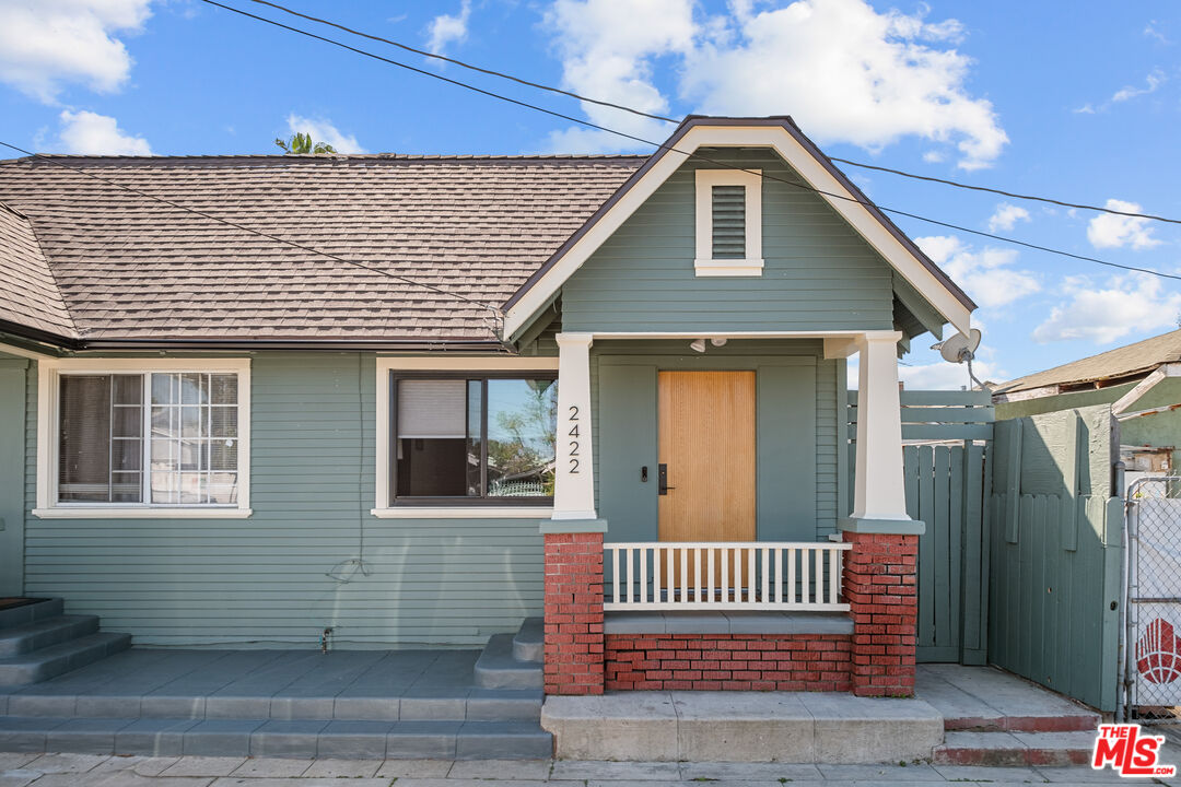 2422 W 30th St Unit: 2422