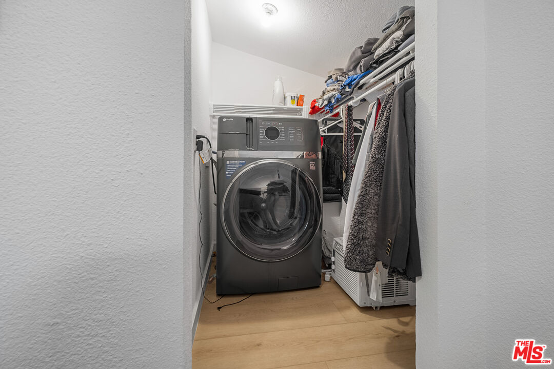 2422 W 30th St Unit: 2422