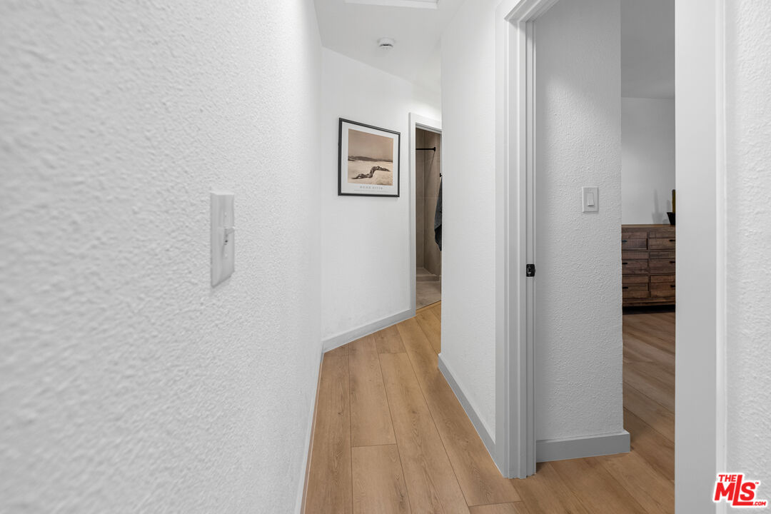 2422 W 30th St Unit: 2422