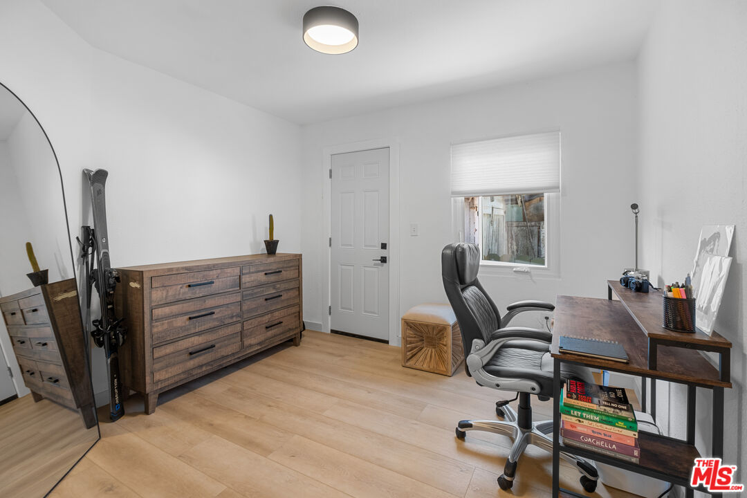 2422 W 30th St Unit: 2422