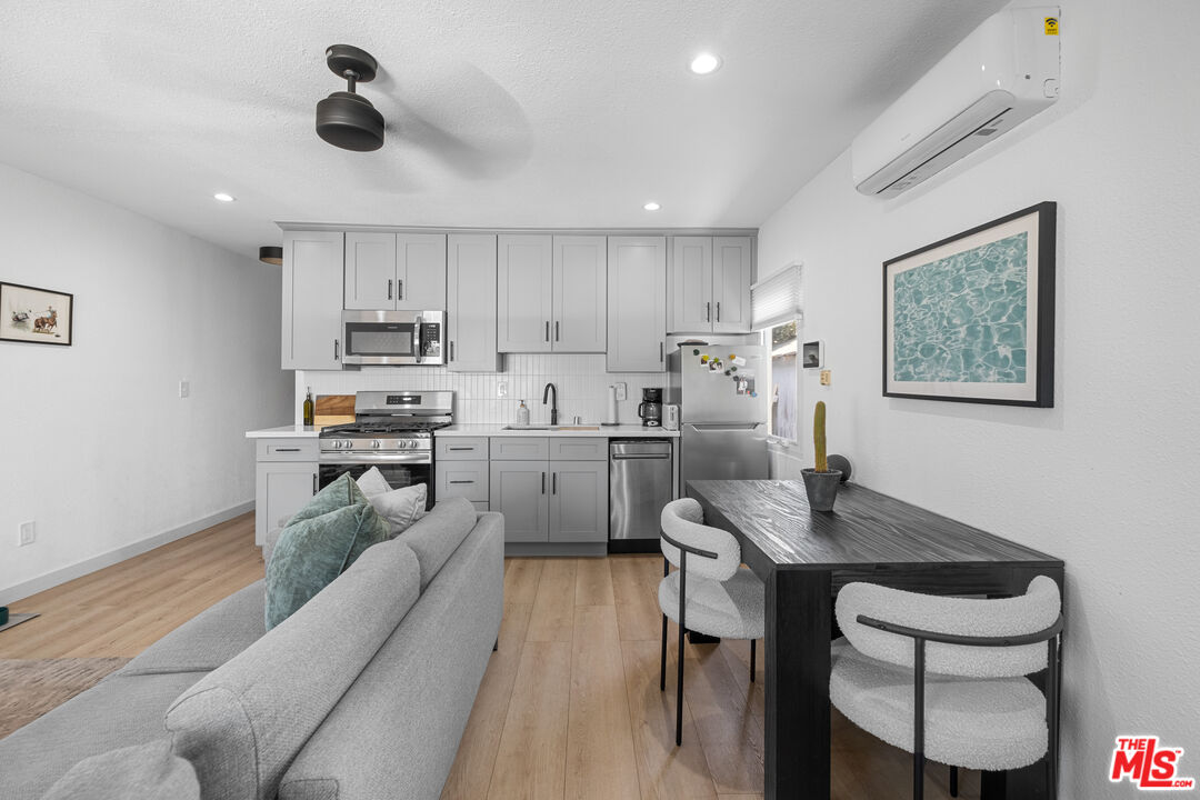 2422 W 30th St Unit: 2422