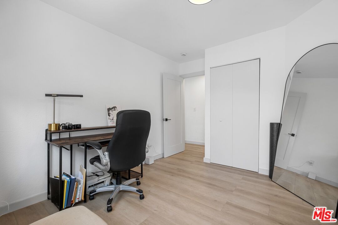 2422 W 30th St Unit: 2422