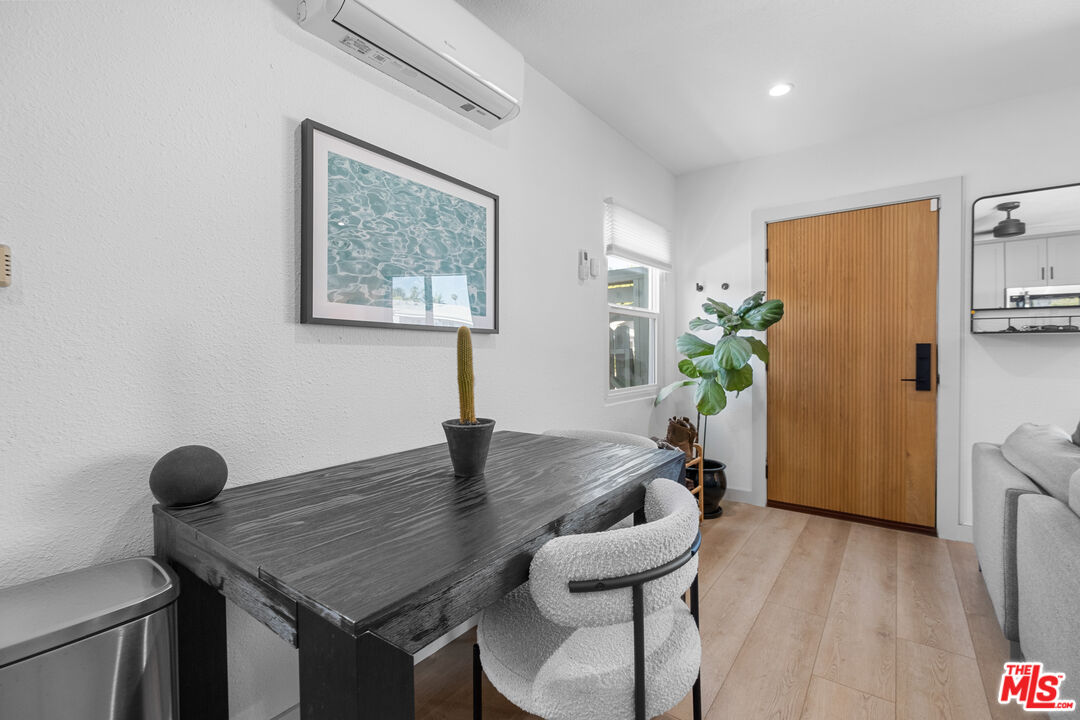 2422 W 30th St Unit: 2422