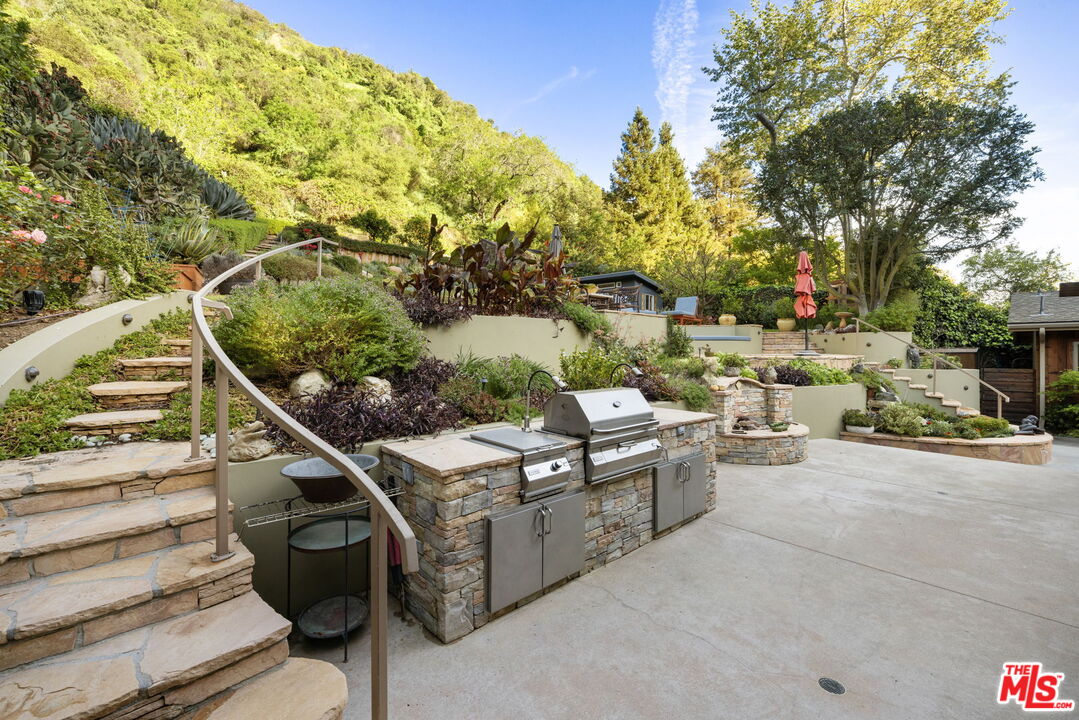 2618 Mandeville Canyon Rd