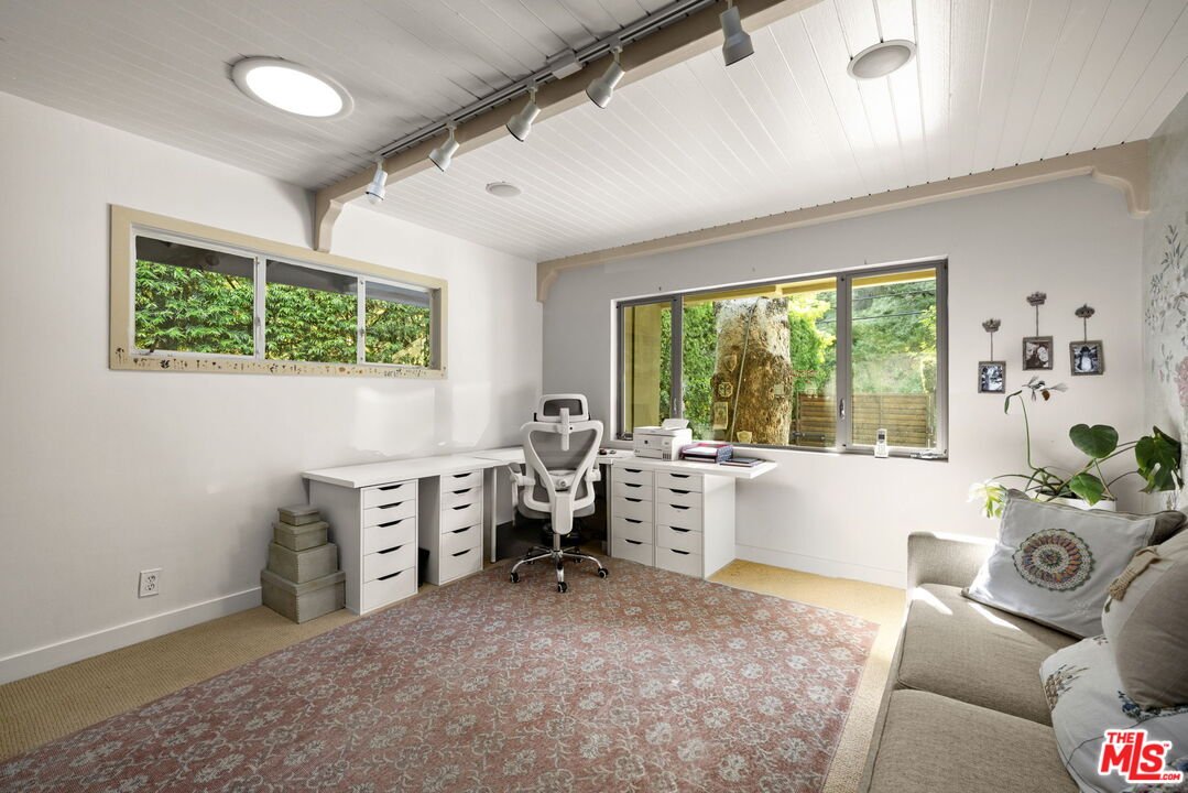 2618 Mandeville Canyon Rd