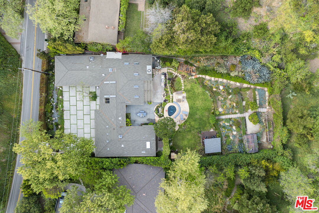 2618 Mandeville Canyon Rd