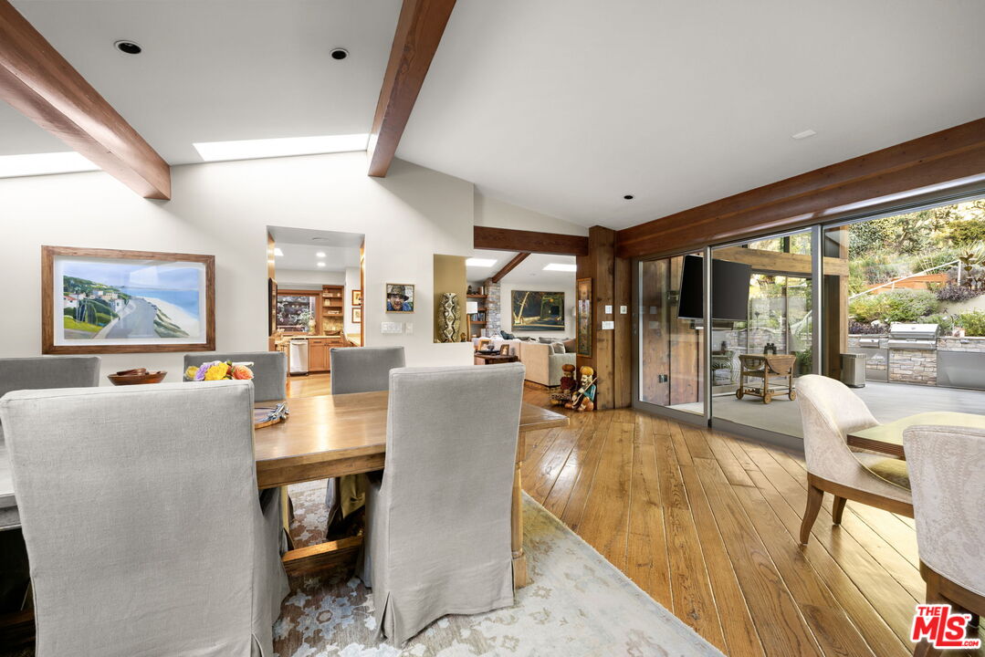 2618 Mandeville Canyon Rd