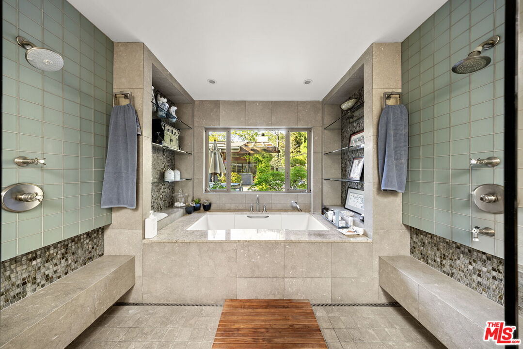 2618 Mandeville Canyon Rd