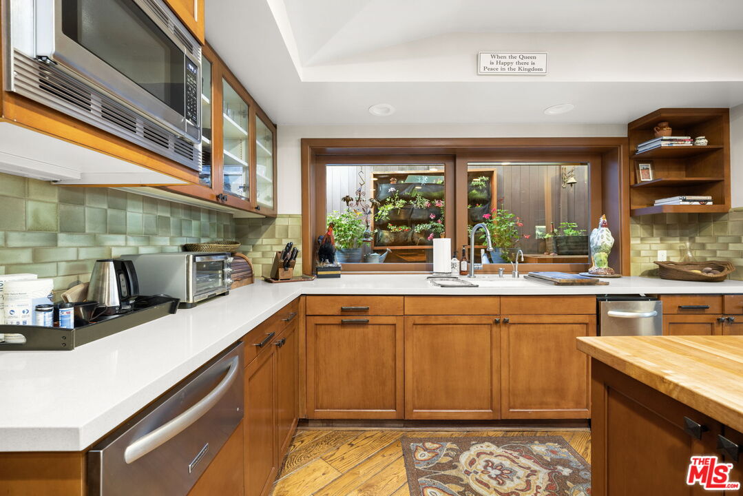 2618 Mandeville Canyon Rd