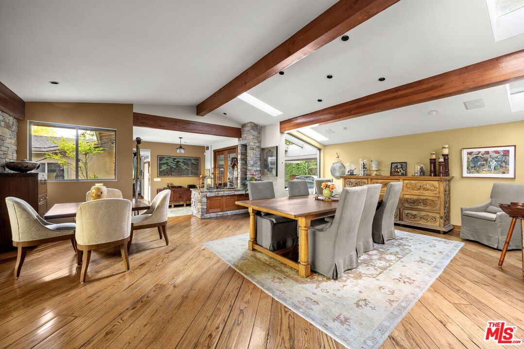 2618 Mandeville Canyon Rd