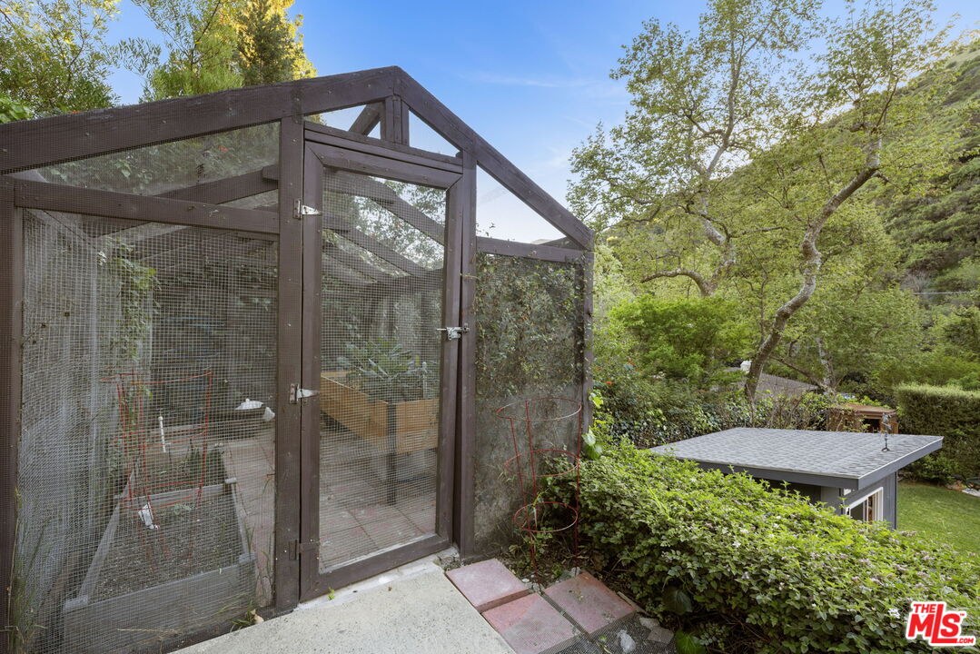 2618 Mandeville Canyon Rd