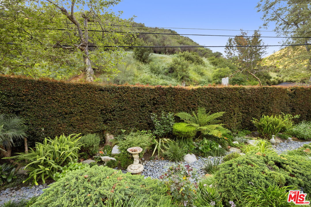 2618 Mandeville Canyon Rd