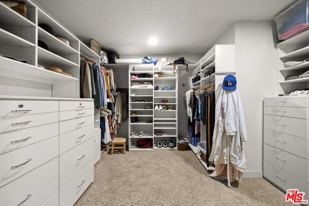 2618 Mandeville Canyon Rd