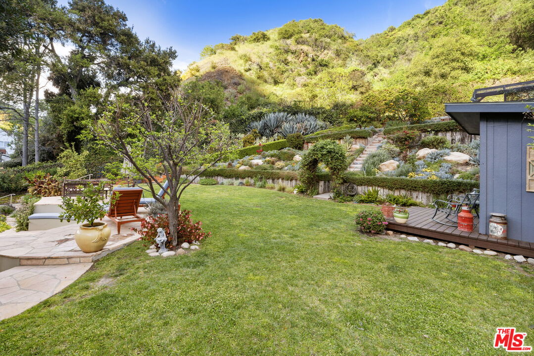 2618 Mandeville Canyon Rd