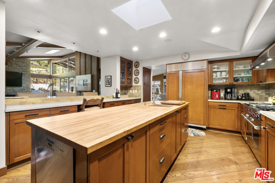 2618 Mandeville Canyon Rd