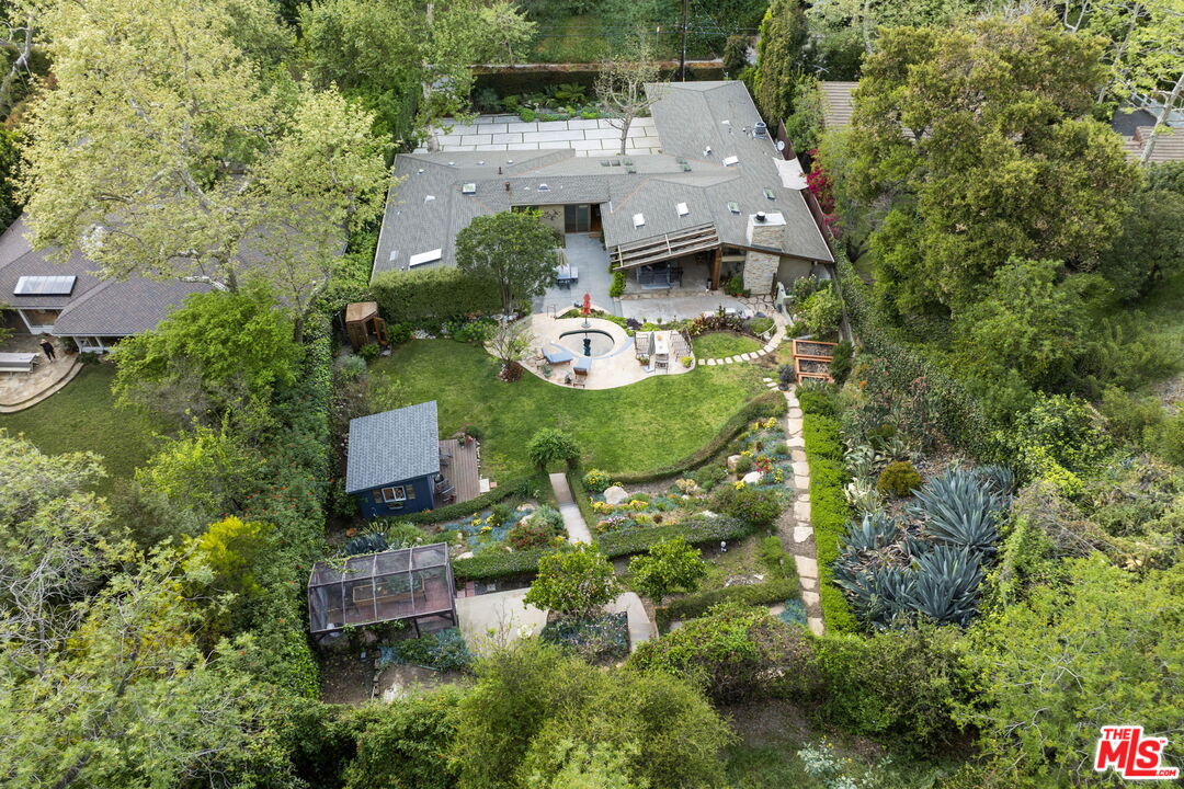 2618 Mandeville Canyon Rd