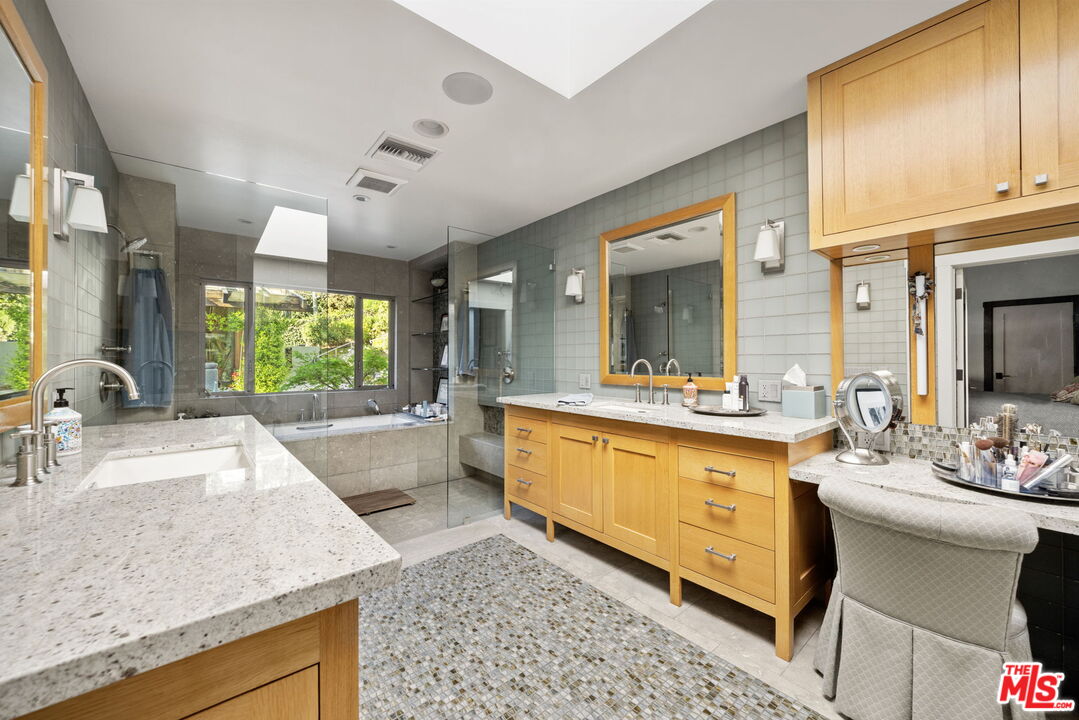 2618 Mandeville Canyon Rd