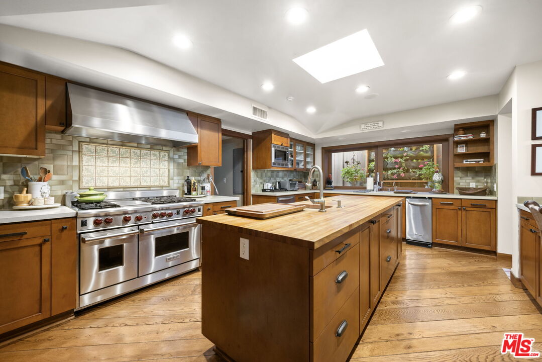 2618 Mandeville Canyon Rd