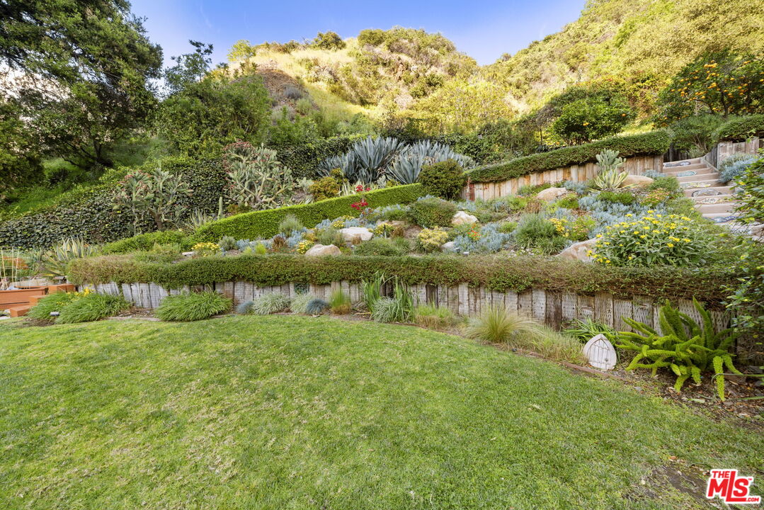 2618 Mandeville Canyon Rd