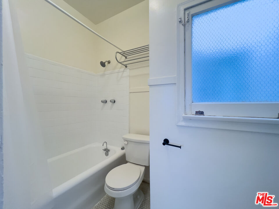 1532 Rosalia Rd Unit: 3/4