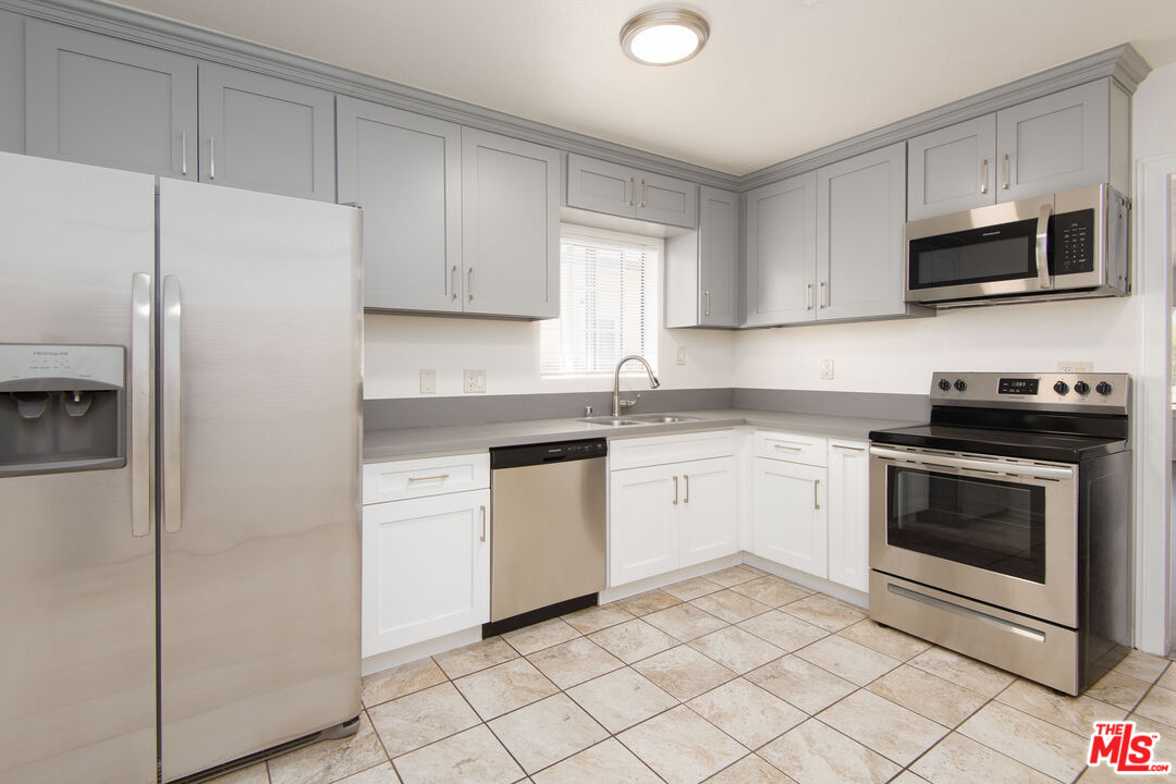 2132 S Cloverdale Ave