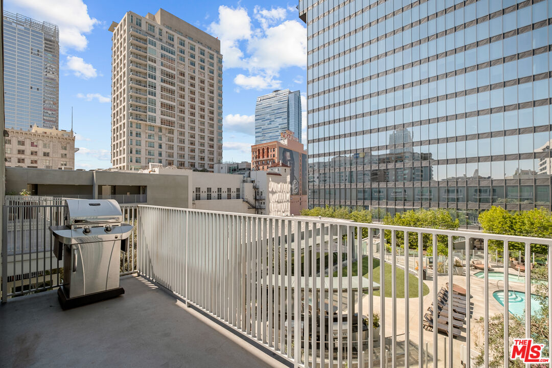 901 S Flower St Unit: 703