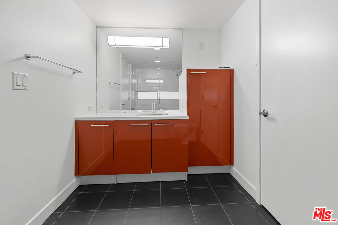 901 S Flower St Unit: 703