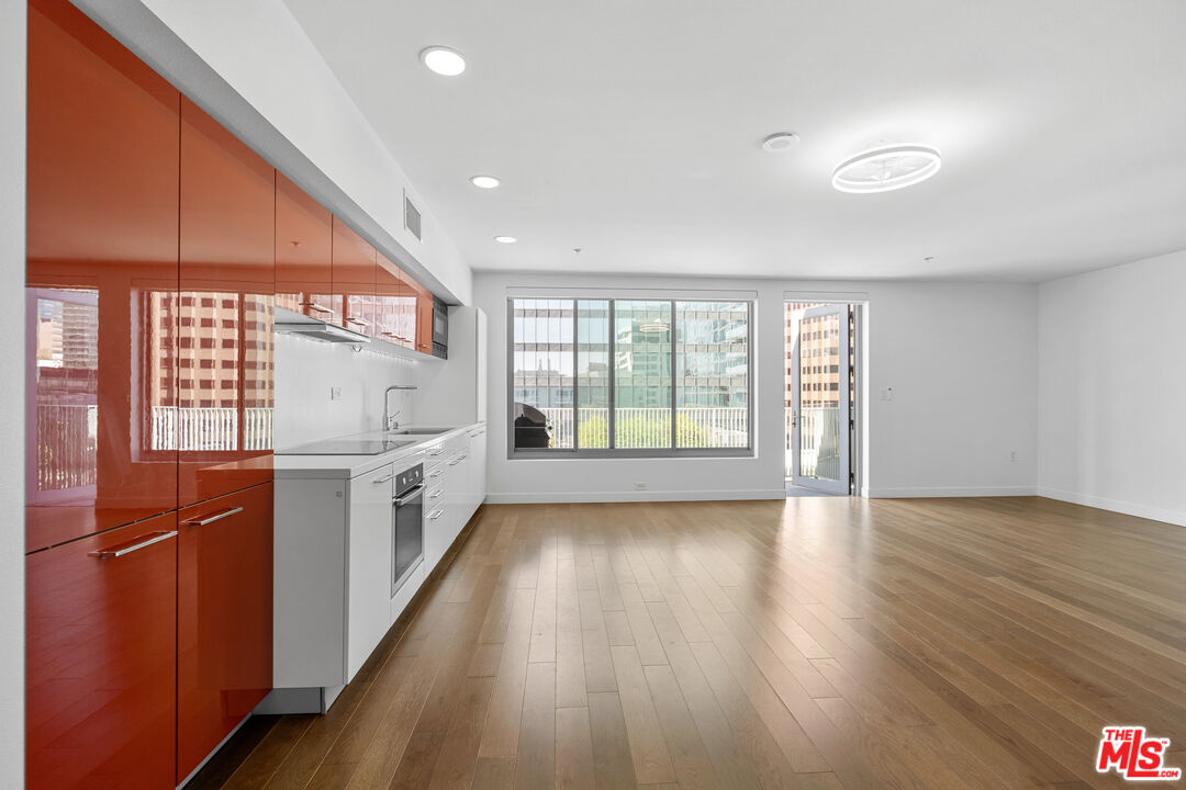 901 S Flower St Unit: 703