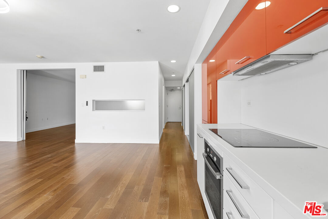 901 S Flower St Unit: 703