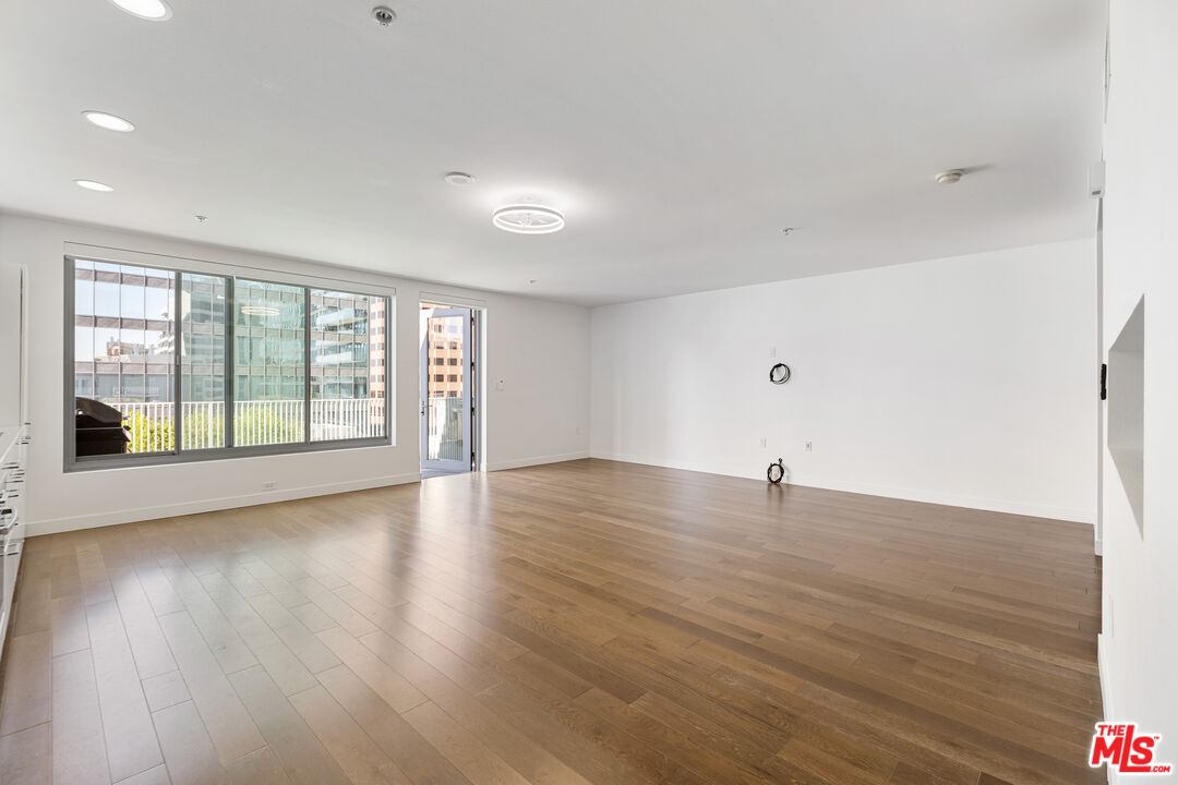 901 S Flower St Unit: 703