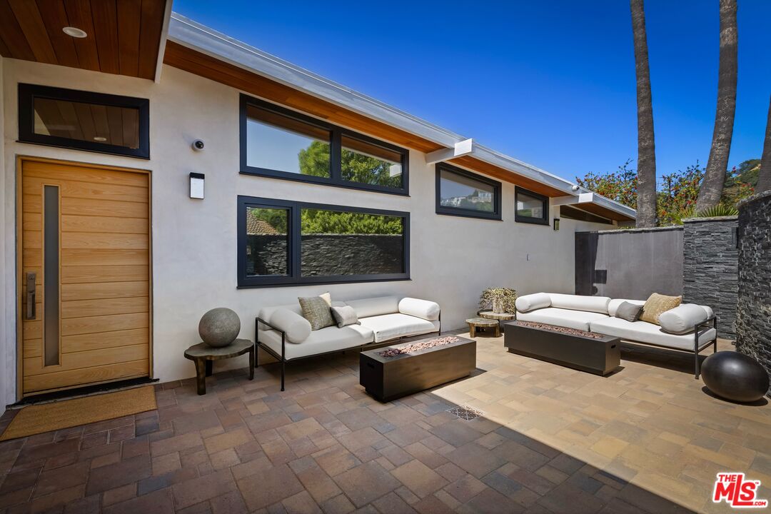 2740 Nichols Canyon Rd