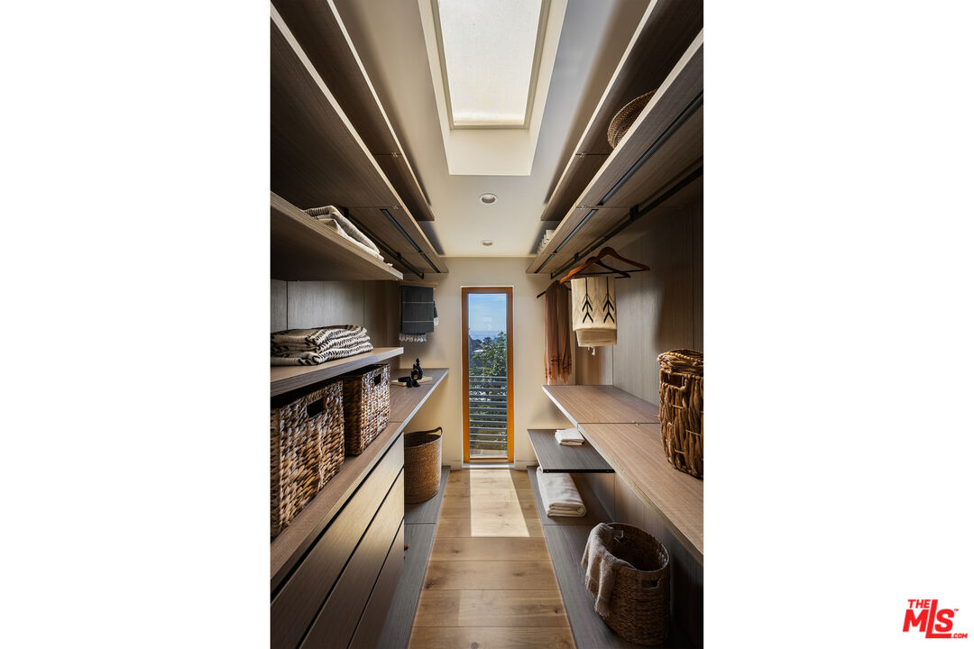 2740 Nichols Canyon Rd