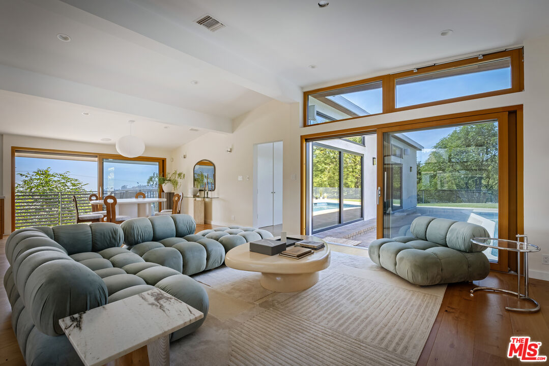 2740 Nichols Canyon Rd