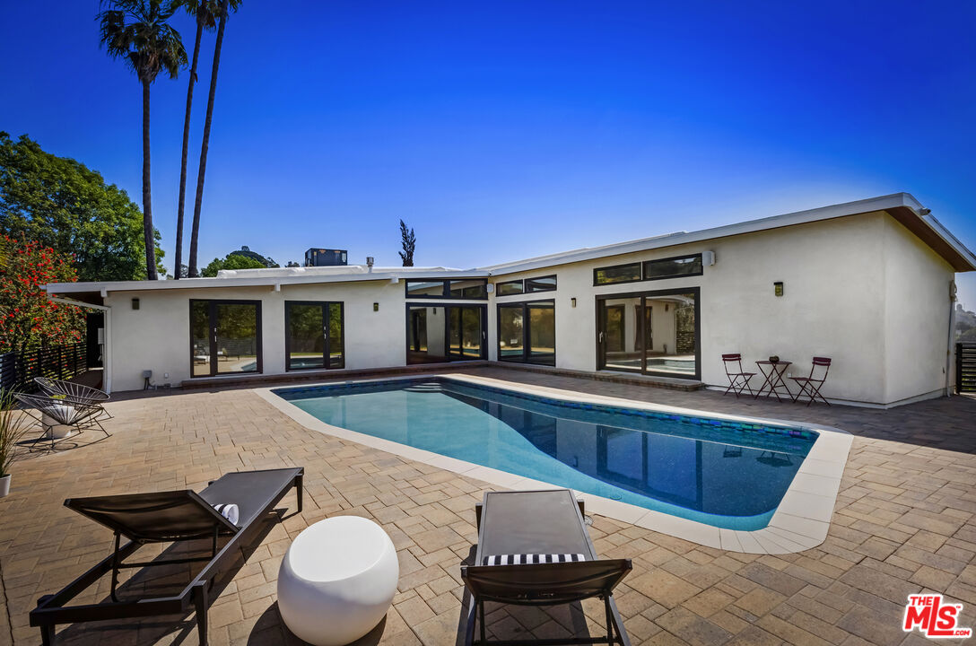 2740 Nichols Canyon Rd