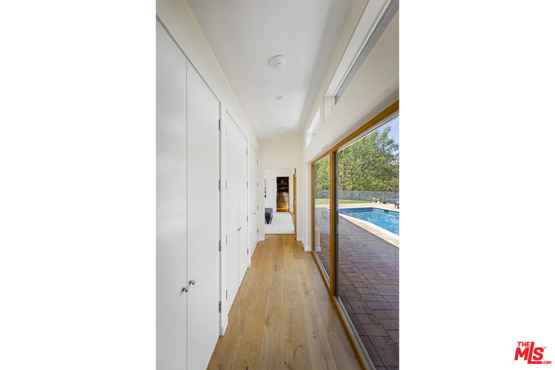 2740 Nichols Canyon Rd