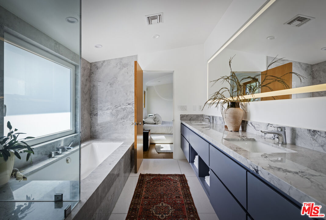 2740 Nichols Canyon Rd