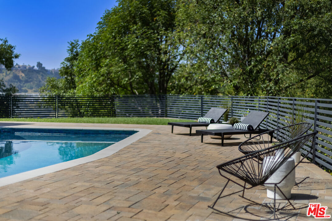 2740 Nichols Canyon Rd