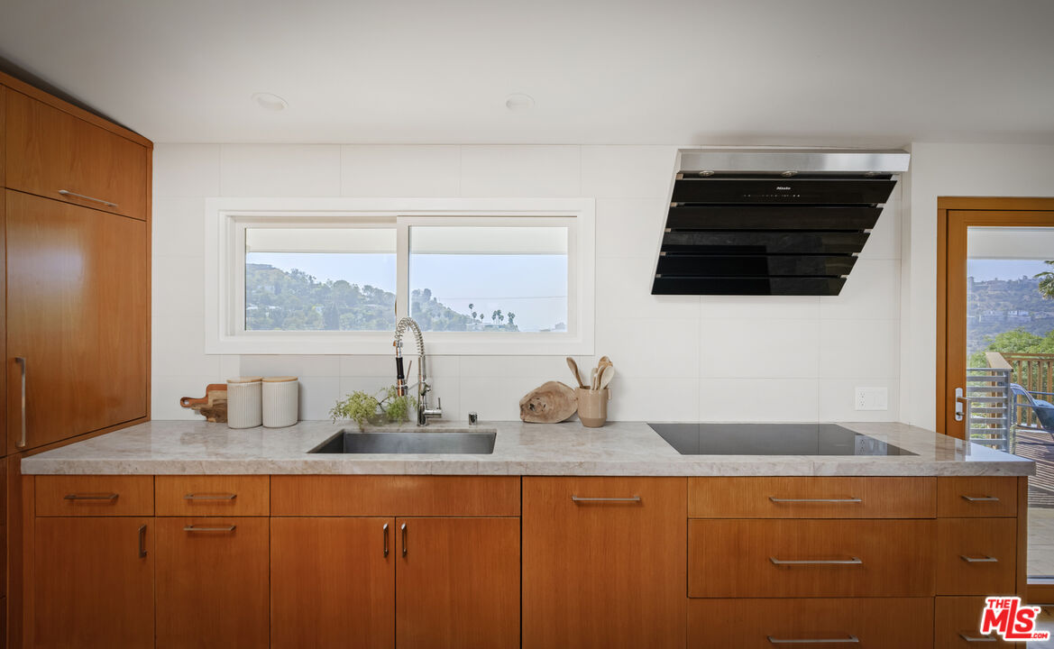 2740 Nichols Canyon Rd