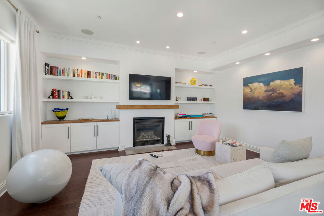 1316 Amherst Ave Unit: 402