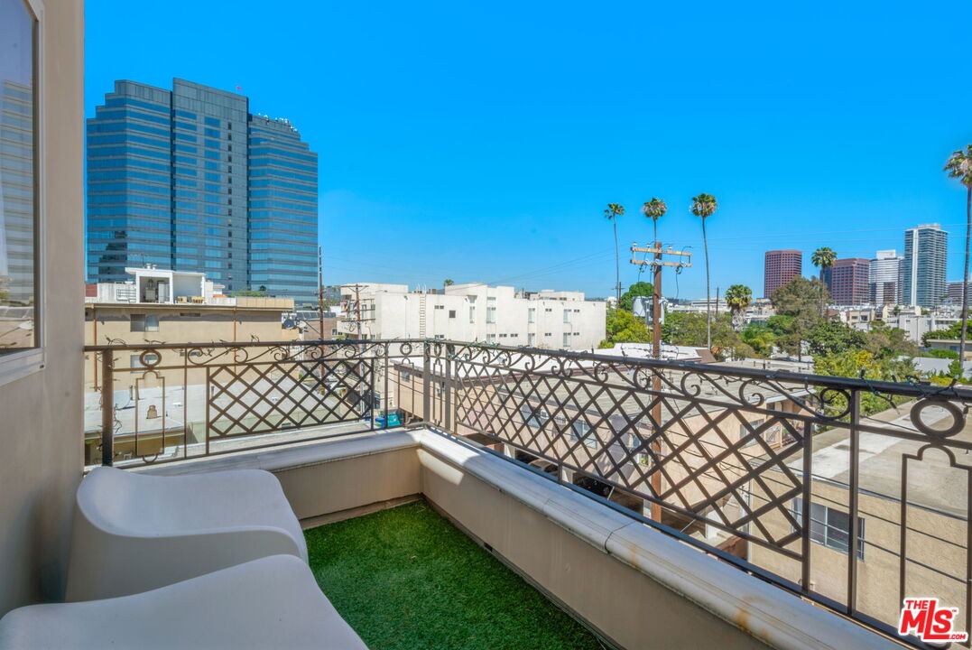 1316 Amherst Ave Unit: 402