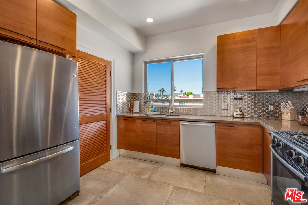 1316 Amherst Ave Unit: 402