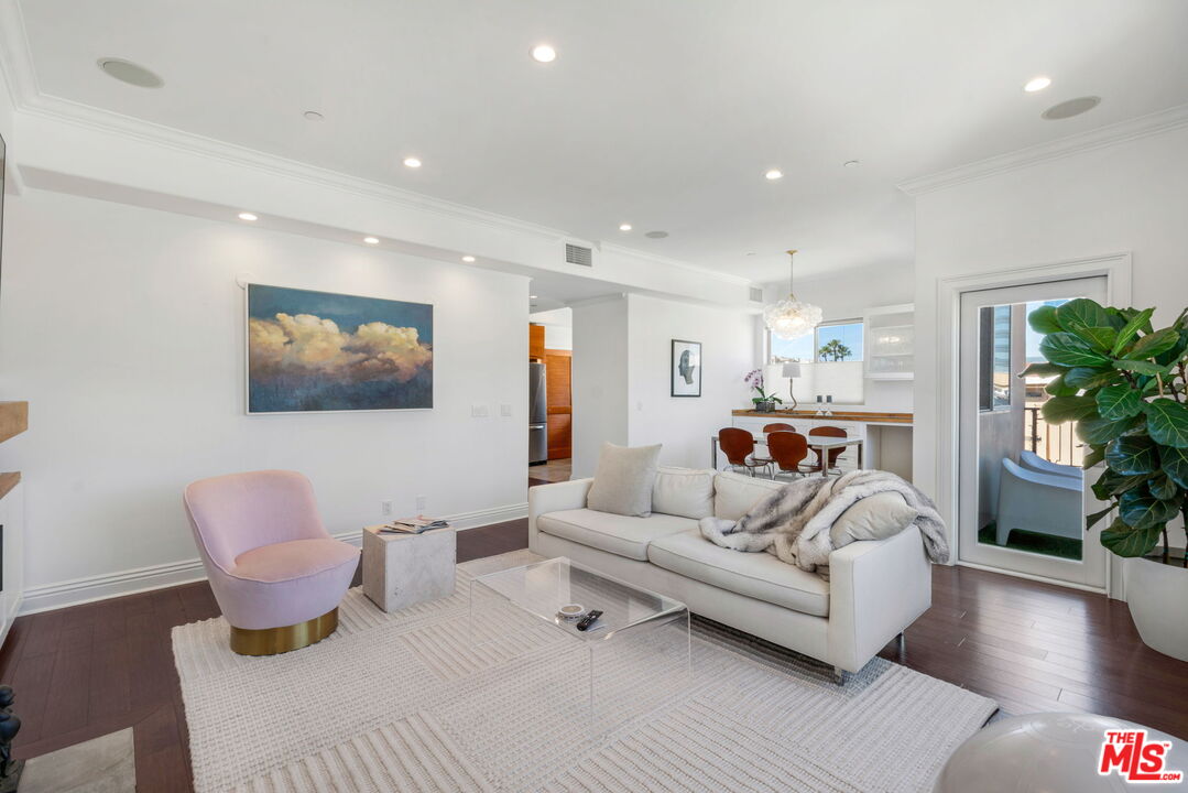 1316 Amherst Ave Unit: 402